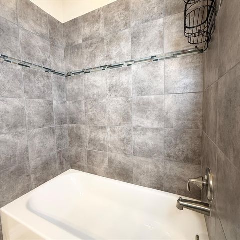 141 Majestic Oak Circle, Lake Jackson, TX 77566