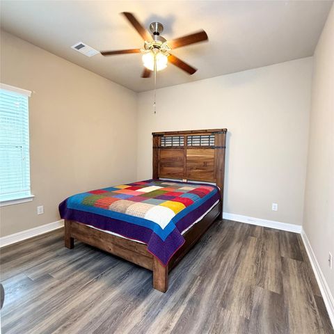 141 Majestic Oak Circle, Lake Jackson, TX 77566