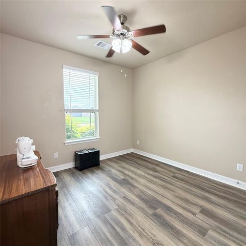 141 Majestic Oak Circle, Lake Jackson, TX 77566