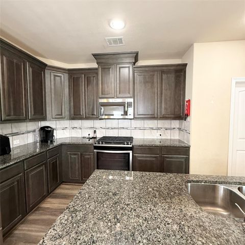 141 Majestic Oak Circle, Lake Jackson, TX 77566
