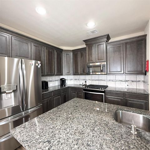 141 Majestic Oak Circle, Lake Jackson, TX 77566