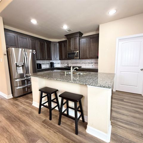 141 Majestic Oak Circle, Lake Jackson, TX 77566