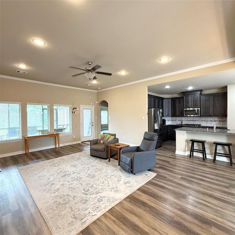 141 Majestic Oak Circle, Lake Jackson, TX 77566