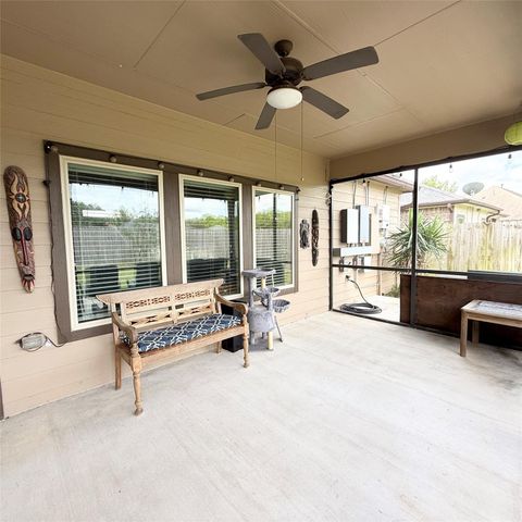141 Majestic Oak Circle, Lake Jackson, TX 77566