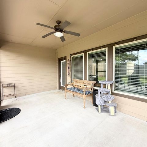 141 Majestic Oak Circle, Lake Jackson, TX 77566