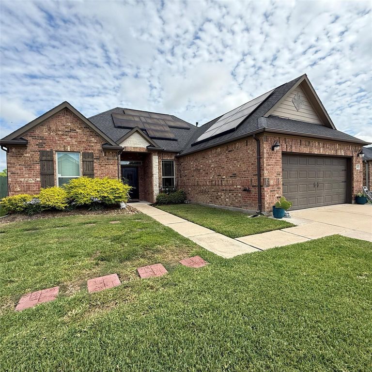 141 Majestic Oak Circle, Lake Jackson, TX 77566