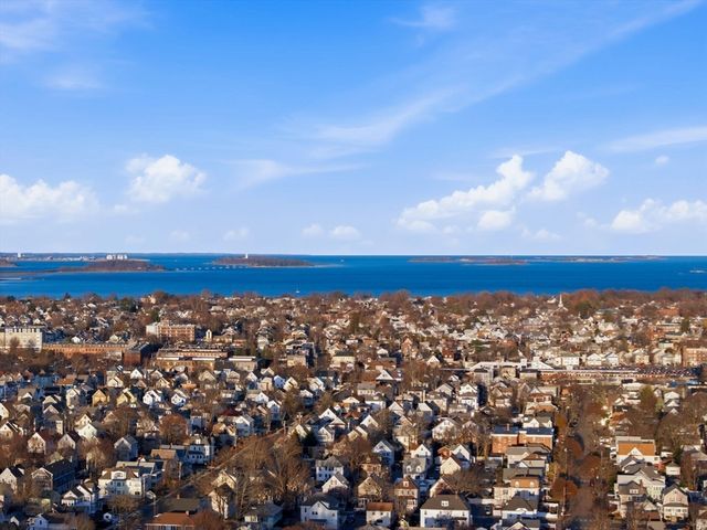 169 Pine St, Quincy, MA 02170