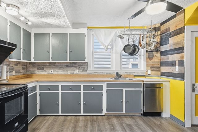 169 Pine St, Quincy, MA 02170