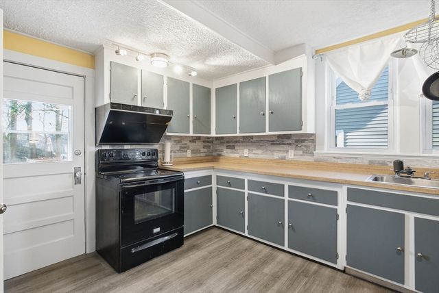 169 Pine St, Quincy, MA 02170