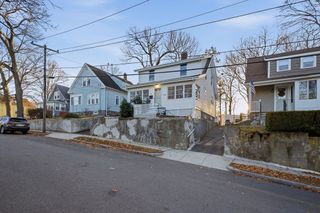169 Pine St, Quincy, MA 02170