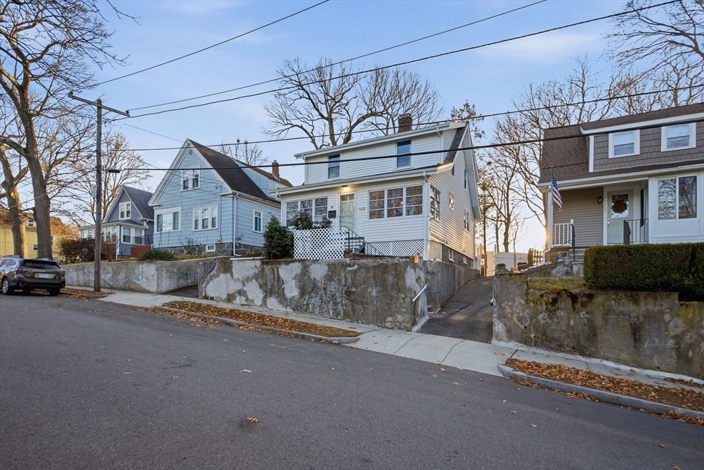 169 Pine St, Quincy, MA 02170