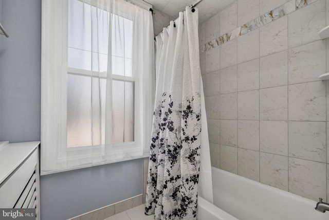 1 OAKVIEW AVE, Cherry Hill, NJ 08002
