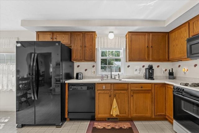 108 Wareham Lake Shore Dr, Wareham, MA 02538