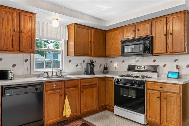 108 Wareham Lake Shore Dr, Wareham, MA 02538