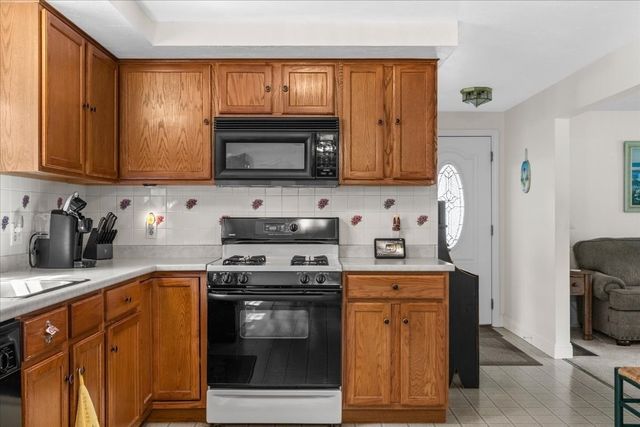 108 Wareham Lake Shore Dr, Wareham, MA 02538