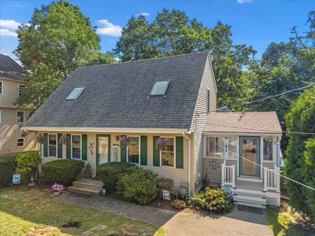 108 Wareham Lake Shore Dr, Wareham, MA 02538