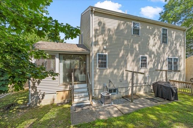 108 Wareham Lake Shore Dr, Wareham, MA 02538
