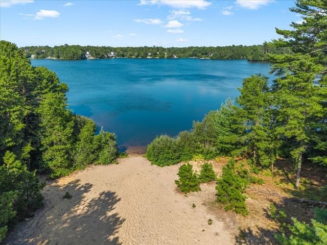 108 Wareham Lake Shore Dr, Wareham, MA 02538