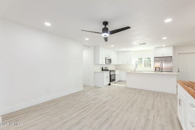 120 W HU ESTA Drive, Tempe, AZ 85282