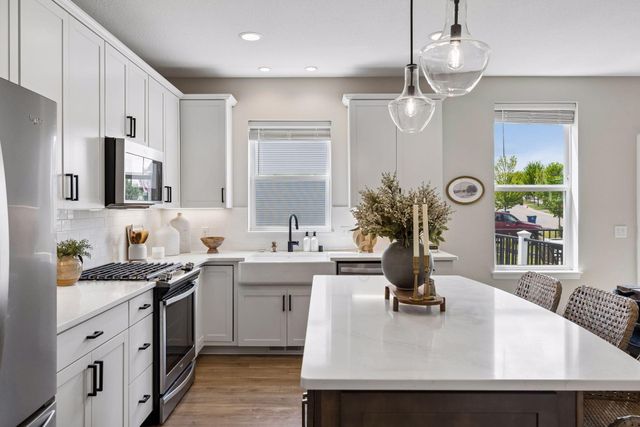 2265 Creekview Drive, Victoria, MN 55386