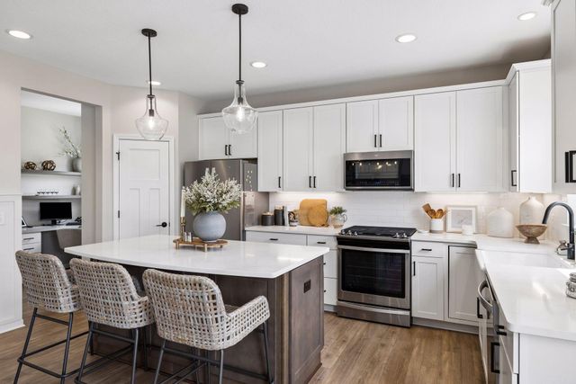 2265 Creekview Drive, Victoria, MN 55386
