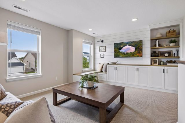 2265 Creekview Drive, Victoria, MN 55386