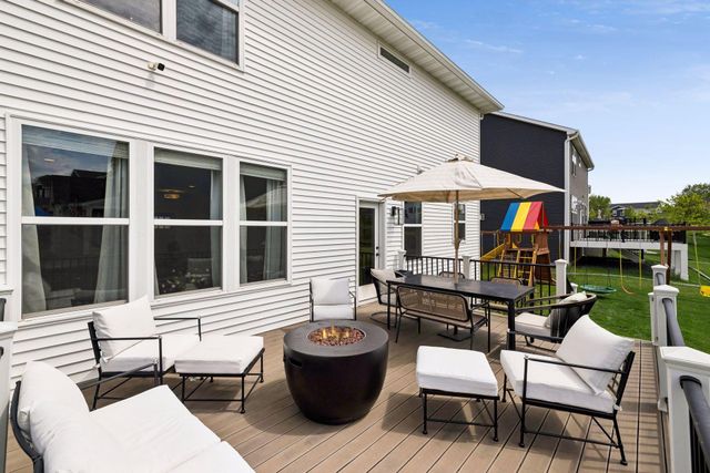 2265 Creekview Drive, Victoria, MN 55386