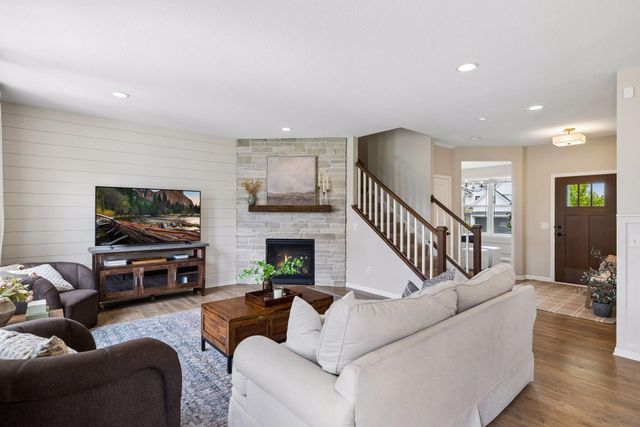 2265 Creekview Drive, Victoria, MN 55386