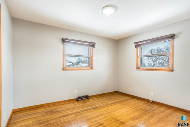 808 S Thompson Ave Avenue, Sioux Falls, SD 57103