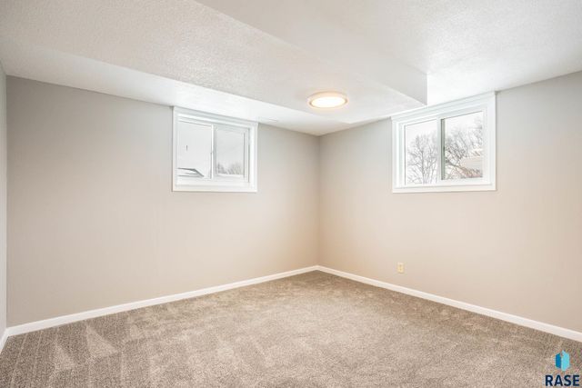 808 S Thompson Ave Avenue, Sioux Falls, SD 57103