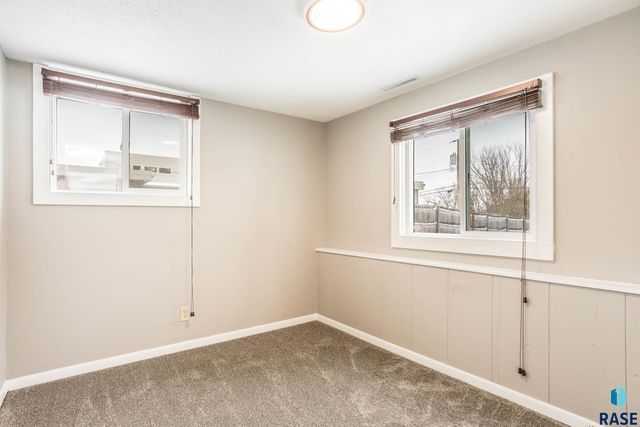 808 S Thompson Ave Avenue, Sioux Falls, SD 57103