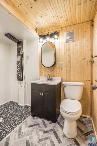 808 S Thompson Ave Avenue, Sioux Falls, SD 57103