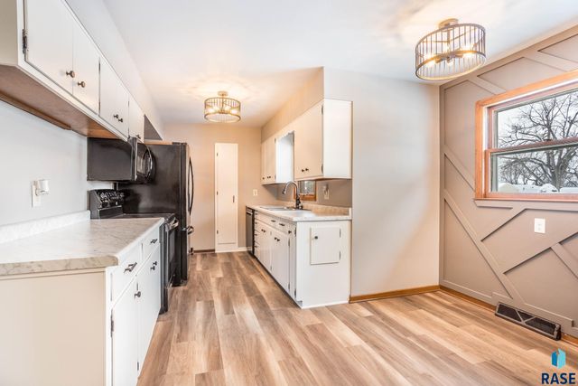 808 S Thompson Ave Avenue, Sioux Falls, SD 57103