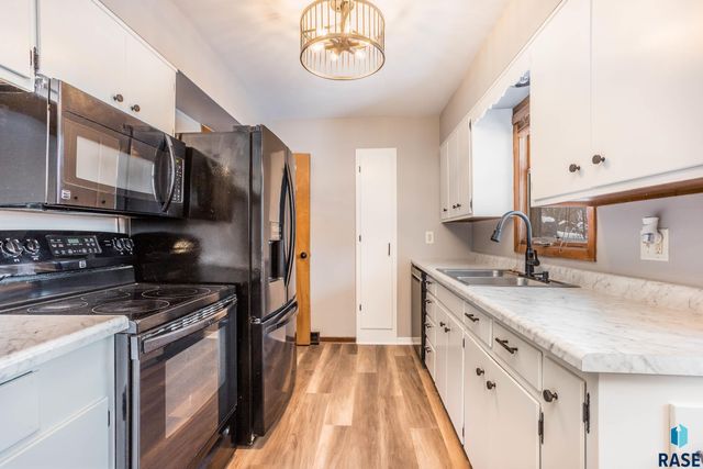 808 S Thompson Ave Avenue, Sioux Falls, SD 57103