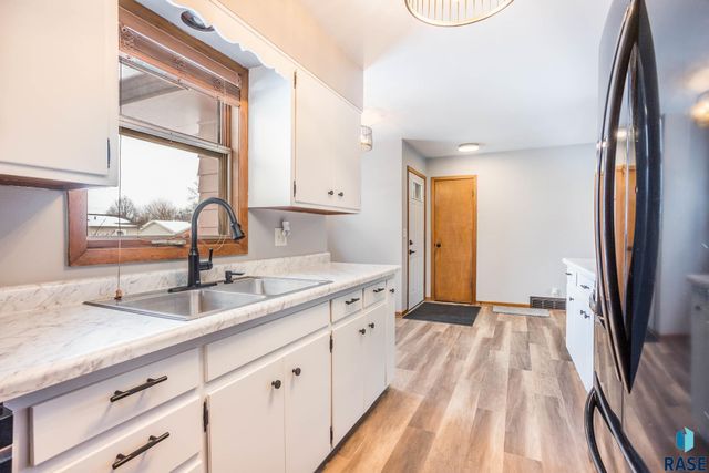 808 S Thompson Ave Avenue, Sioux Falls, SD 57103