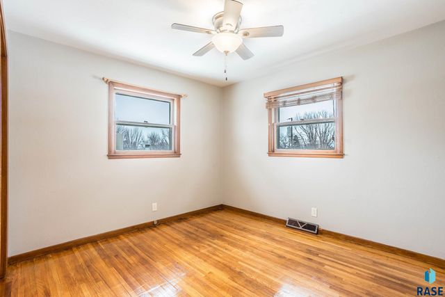 808 S Thompson Ave Avenue, Sioux Falls, SD 57103