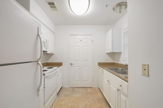 4276 Calinda Lane APT 112, Niceville, FL 32578