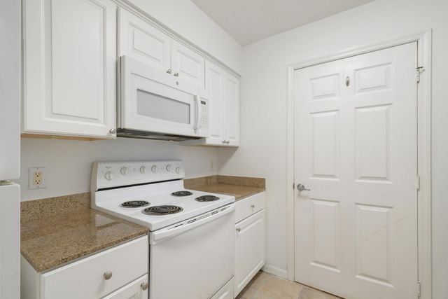 4276 Calinda Lane APT 112, Niceville, FL 32578