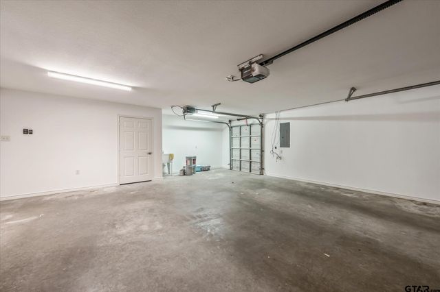 129 Pine Bark Gln, Holly Lake Ranch, TX 75765