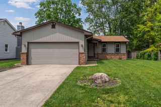 2220 Surreygate Drive, Columbus, OH 43235