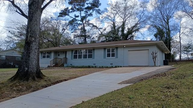 105 Magnolia Circle, Enterprise, AL 36330