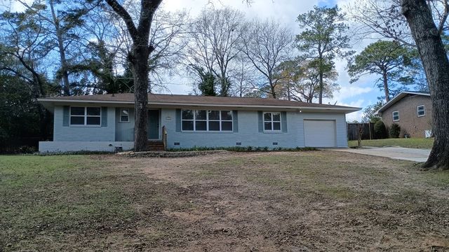 105 Magnolia Circle, Enterprise, AL 36330