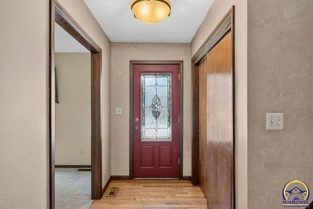3539 NW 45th Ct, Topeka, KS 66618
