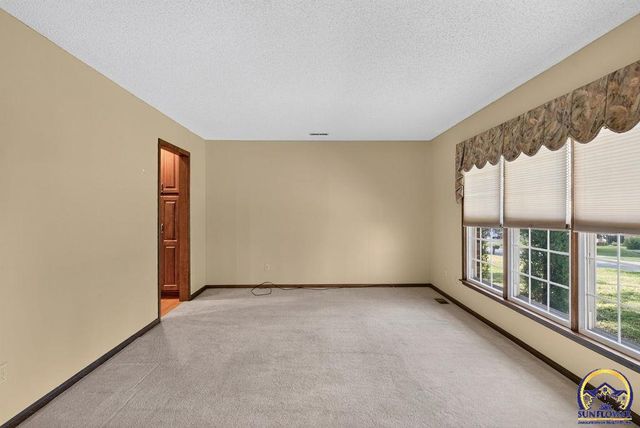 3539 NW 45th Ct, Topeka, KS 66618