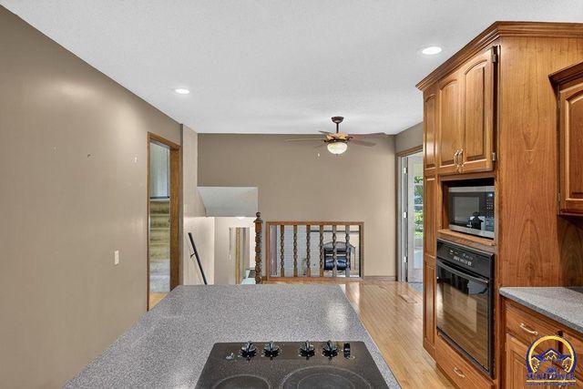 3539 NW 45th Ct, Topeka, KS 66618