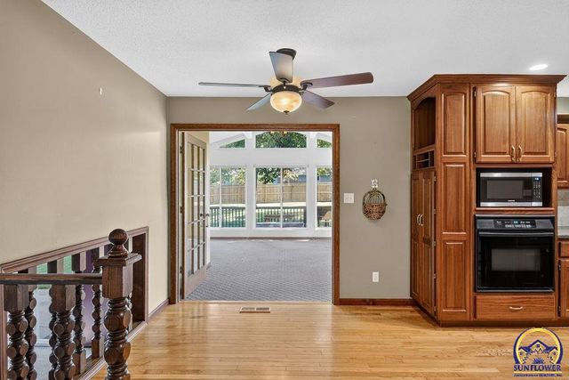 3539 NW 45th Ct, Topeka, KS 66618