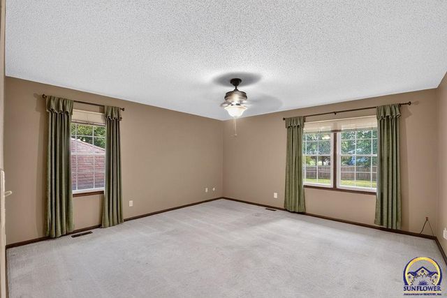 3539 NW 45th Ct, Topeka, KS 66618