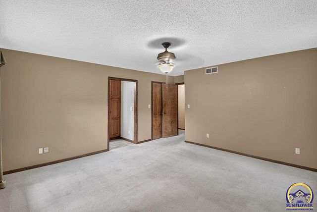 3539 NW 45th Ct, Topeka, KS 66618