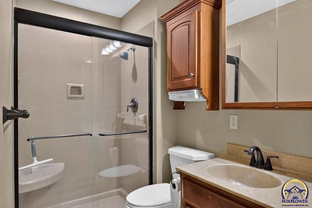 3539 NW 45th Ct, Topeka, KS 66618
