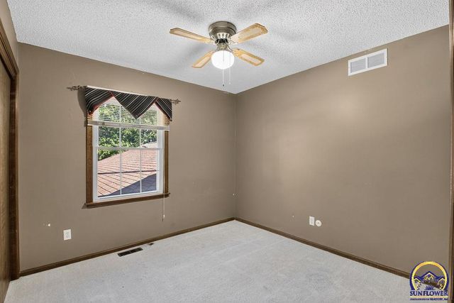 3539 NW 45th Ct, Topeka, KS 66618